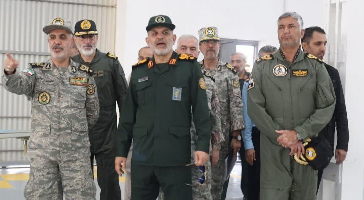 بازدید جانشین ستاد کل نیروهای مسلح از پایگاه هوایی شهید یاسینی بازدید جانشین ستاد کل نیروهای مسلح از پایگاه هوایی شهید یاسینی