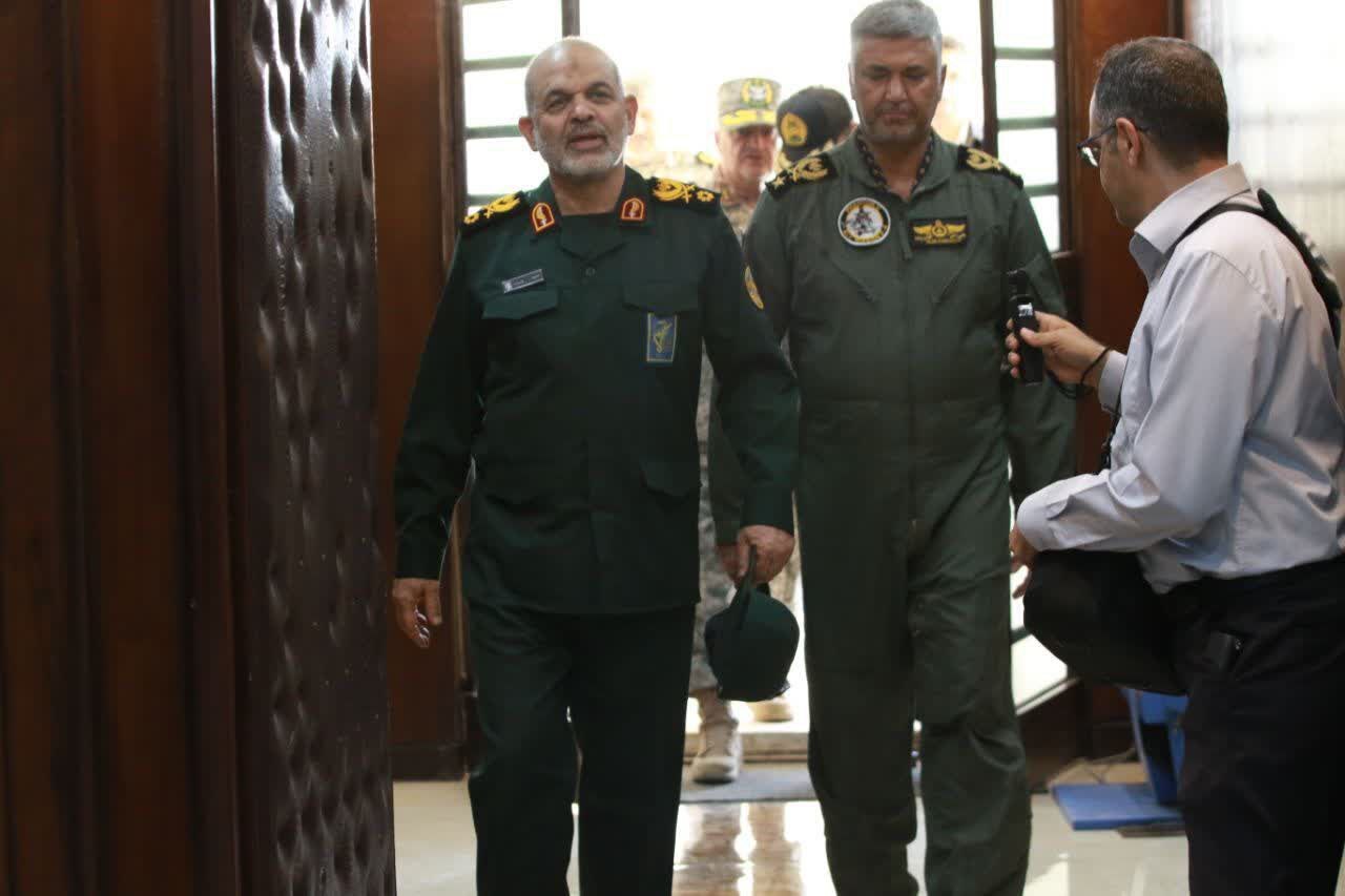 بازدید جانشین ستاد کل نیروهای مسلح از پایگاه هوایی شهید یاسینی بازدید جانشین ستاد کل نیروهای مسلح از پایگاه هوایی شهید یاسینی