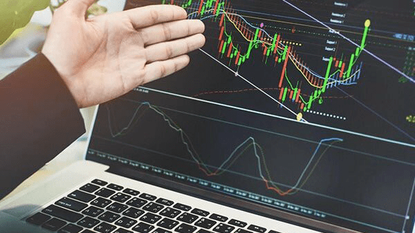 بورس دوباره جرقه زد؛ شاخص کل در آستانه رکوردشکنی