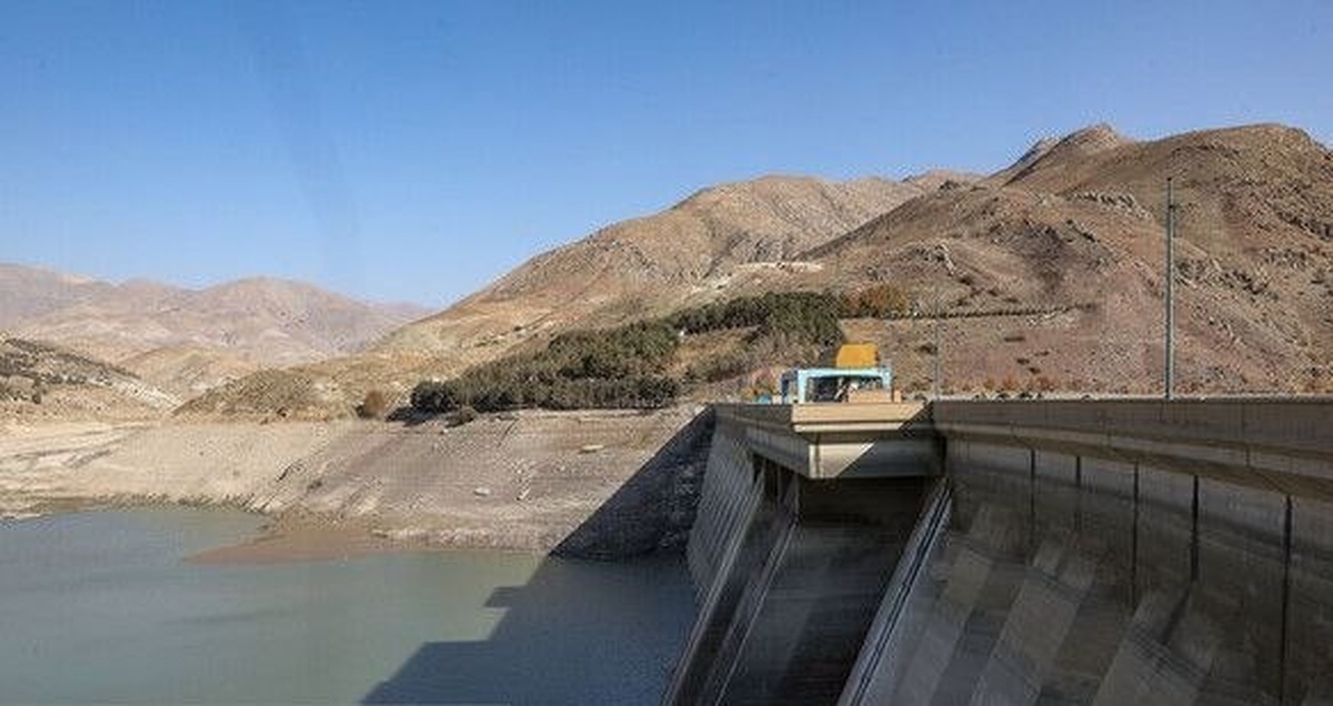 ذخیره آب سدهای تهران نصف شد