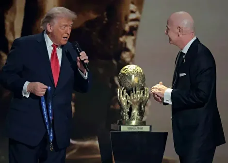 پاس گل سیاسی اینفانتینو به دونالد ترامپ؛ جایزه صلحی که فیفا را وارد منطقه ممنوعه کرد