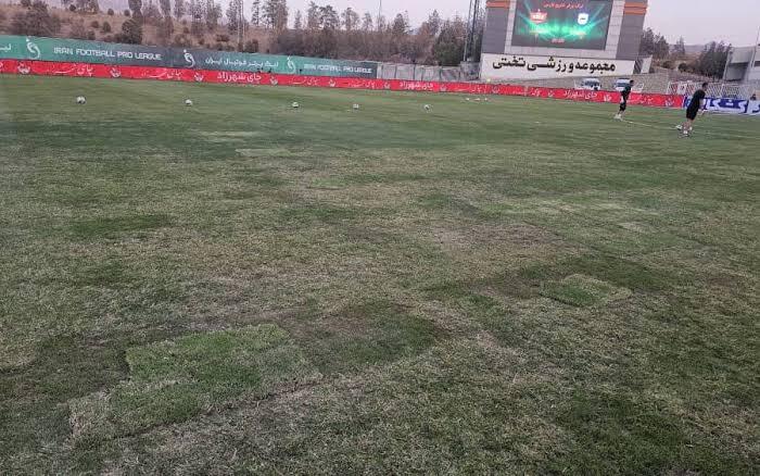 فوتبال ایران گرفتار دستانداز زمینهای بیکیفیت فوتبال ایران گرفتار دستانداز زمینهای بیکیفیت