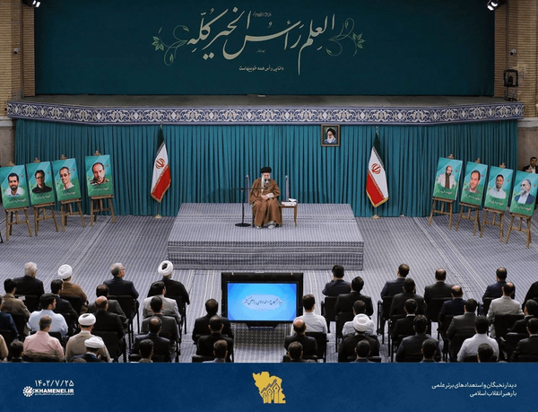 اینجا حرکت علمی از کف جامعه شروع میشود اینجا حرکت علمی از کف جامعه شروع میشود