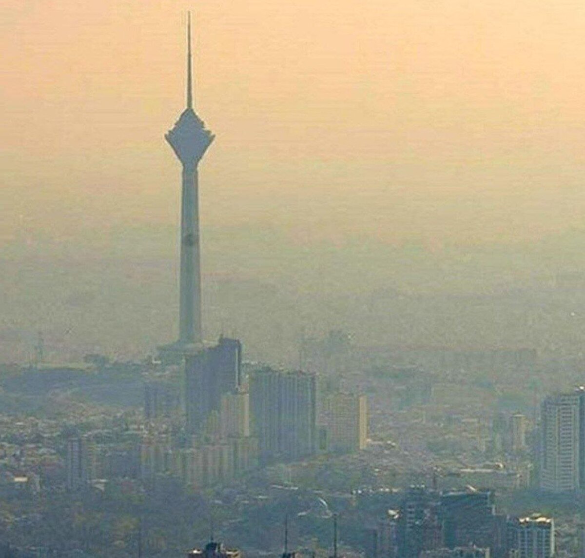 هشدار نارنجی هواشناسی تهران درباره انباشت آلاینده‌ها