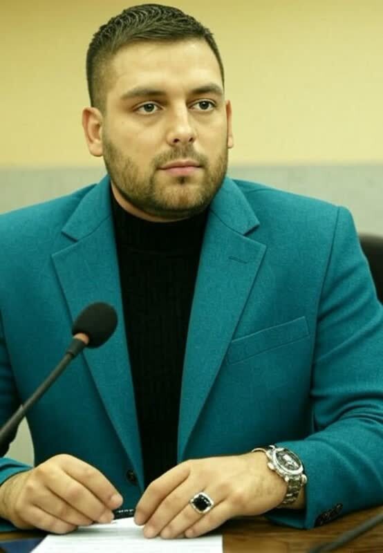 احسان حاجب استراتژيست و کارشناس روابط بین الملل: راه موفقیت کشور در اتحاد و مقاومت است