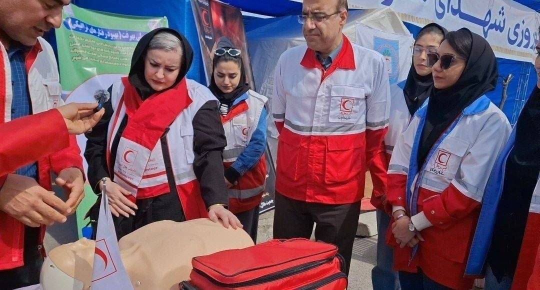 حضور نعیمه نظامدوست در جمع نیروهای هلال احمر حضور نعیمه نظامدوست در جمع نیروهای هلال احمر