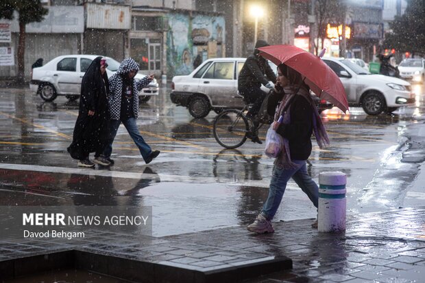 بارشهای شدید، تگرگ و کاهش محسوس دما در راه است بارشهای شدید، تگرگ و کاهش محسوس دما در راه است