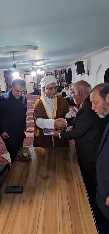 تأکید بر تحکیم و تداوم مودت در دیدار با امام جمعه اهل سنت بیجار