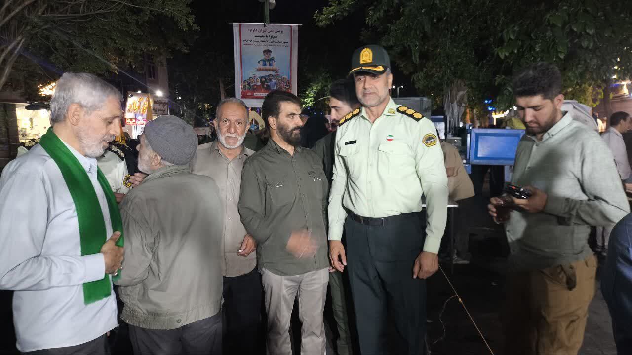 رزکان؛ سنگر خدمت در قلب شهریار / هفتاد و سومین شب حماسه مردمی در بلوار انقلاب رزکان؛ سنگر خدمت در قلب شهریار / هفتاد و سومین شب حماسه مردمی در بلوار انقلاب