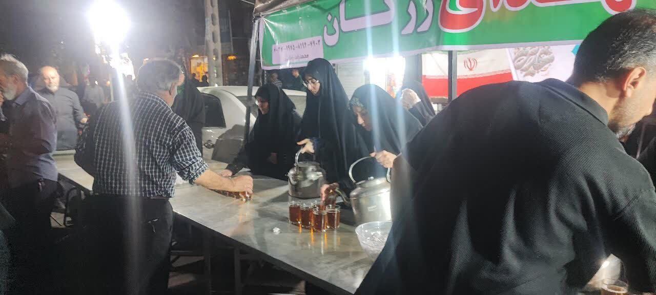 پرچم خدمت و ارادت در بلوار انقلاب شهریار برافراشته ماند؛ موکب شهدای رزکان میزبان خیل دلدادگان حسینی پرچم خدمت و ارادت در بلوار انقلاب شهریار برافراشته ماند؛ موکب شهدای رزکان میزبان خیل دلدادگان حسینی
