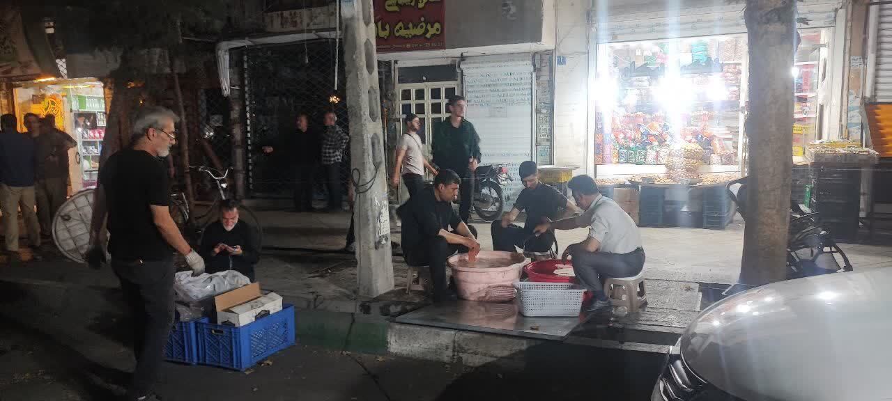 پرچم خدمت و ارادت در بلوار انقلاب شهریار برافراشته ماند؛ موکب شهدای رزکان میزبان خیل دلدادگان حسینی پرچم خدمت و ارادت در بلوار انقلاب شهریار برافراشته ماند؛ موکب شهدای رزکان میزبان خیل دلدادگان حسینی