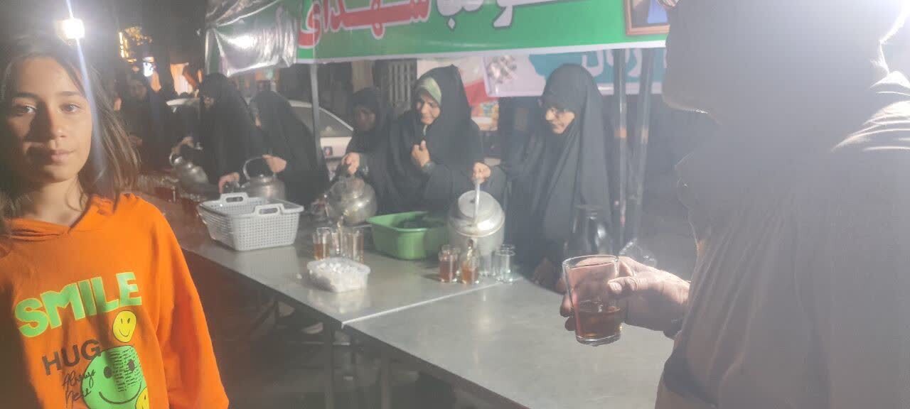 پرچم خدمت و ارادت در بلوار انقلاب شهریار برافراشته ماند؛ موکب شهدای رزکان میزبان خیل دلدادگان حسینی پرچم خدمت و ارادت در بلوار انقلاب شهریار برافراشته ماند؛ موکب شهدای رزکان میزبان خیل دلدادگان حسینی