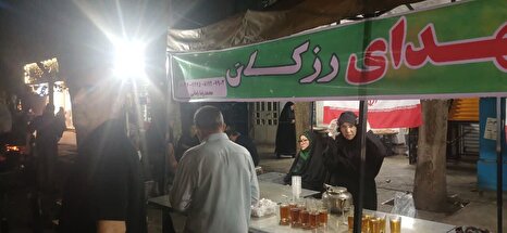 یکصد و ششمین شب خدمت‌رسانی موکب شهدای رزکان در اجتماع بزرگ حسینی شهرستان شهریار