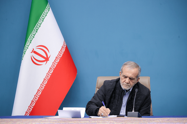 پزشکیان: خود را متعهد به اجرای رهنمودهای رهبر معظم انقلاب میدانیم پزشکیان: خود را متعهد به اجرای رهنمودهای رهبر معظم انقلاب میدانیم