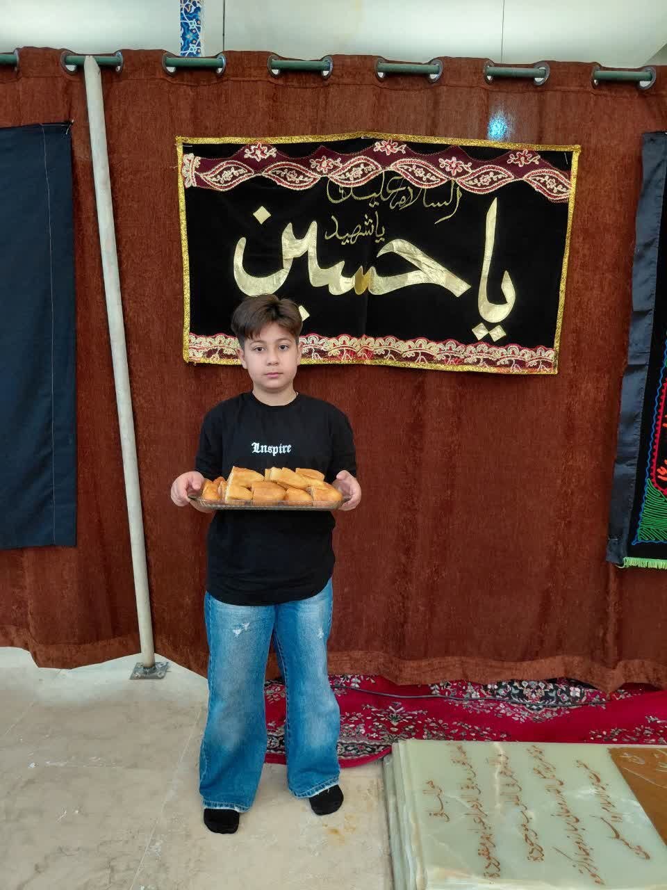 نوجوانان خادم؛ روایتگران بیادعای عشق حسینی در هشتمین روز عزاداری نوجوانان خادم؛ روایتگران بیادعای عشق حسینی در هشتمین روز عزاداری