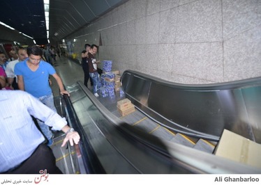 حمل بار با پله برقی مترو