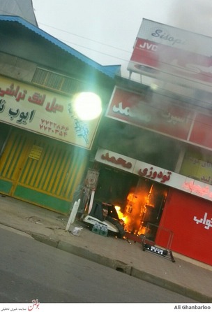 اولین شعله ها که بعلت بالا بودن شیشه خودرو و نداشتن دستگیره بالا بر از کیفیت پائینی برخوردار است