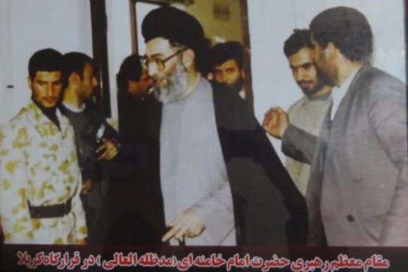 اینجا اتاق فرماندهی جنگ است که هنوز نقشه های خطوط مختلف جبهه ها به دیوارهای آن آویزان است.
