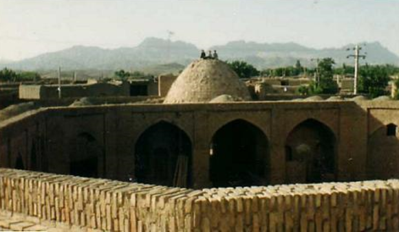 این بنا در دوران قاجار در این محوطه ساخته شد. فاصله‌ی این رباط تا شهر بردسکن در حدود 10 کیلومتر است. رباط کبودان که از ایوانی متشکل از حیاط مرکزی، اتاق‌های 12 گانه، اتاق نماز و اصطبل تشکیل شده، بنایی فوق‌العاده زیبا را از عهد قاجار به جای گذاشته است. دیدار از این رباط به گردشگران تور مشهد توصیه می‌شود.