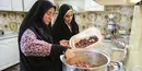 تدبیر زنانه از تولیدماسک تا پخت جغور بغور برای کارتن‌خواب‌ها
