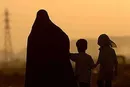 مادری یا اشتغال؛ مسئله‌ این است/ جایگاه پدر را دریابیم