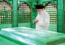 غبارروبی مضجع مطهر امام رضا(ع) با حضور رهبر انقلاب