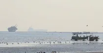 اصابت دو پرتابه ناشناس به یک یدک‌کش در نزدیکی تنگه هرمز