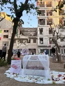 نوزاد۲۰روزه پس از سقوط از طبقه پنجم در بمباران، زنده پیدا شد