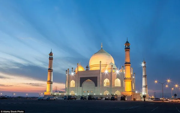 
مسجد فاطمة الزهراء في الكويت