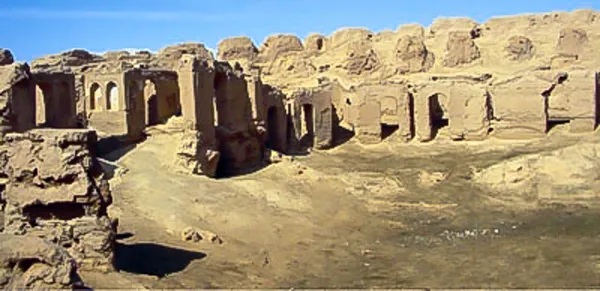 قلعه&zwnj;ی رحمانیه در روستایی به همین نام ساخته شده و در 17 کیومتری جنوب غرب شهر بردسکن واقع شده است. این بنا به قرن 8 تا 12 هجری قمری باز می&zwnj;گردد. نقشه&zwnj;ی قلعه&zwnj;ی رحمانیه به صورت یک دایره است و در آن زمان، کاربردی نظامی داشته است. در بنای این قلعه از خشت و کاهگل استفاده شده است. این قلعه در حال حاضر مورد بازدید انواع تورمشهد قرار می &zwnj;گیرد.