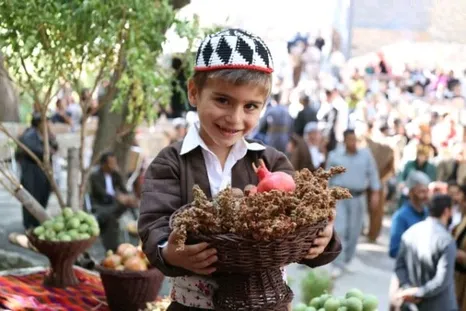 اینجا فرهنگ را زندگی می‌کنند؛ سماق بهانه‌ای برای نمایش زیبایی‌های کردستان