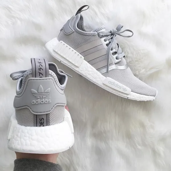 Adidas یکی از برندهای ورزشی مشهور جهان است.  کمپانی این برند در سال 1948 توسط Adolf Dassler  تاسیس شد. این شرکت در سال 2010 حدود 12 میلیارد یورو درآمد داشته است. Adidas به دلیل تنوع فوق&zwnj; العاده&zwnj; و تولید  انواع مختلف  کفش&zwnj;ها شامل فوتبال، کریکت، راگبی، بسکتبال، دو، گلف، تنیس و... دارد، بسیار محبوب  است.