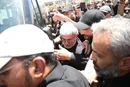 حضور سردار قاآنی در فرودگاه مشهد و همزمان با ورود پیکر مطهر امام شهید