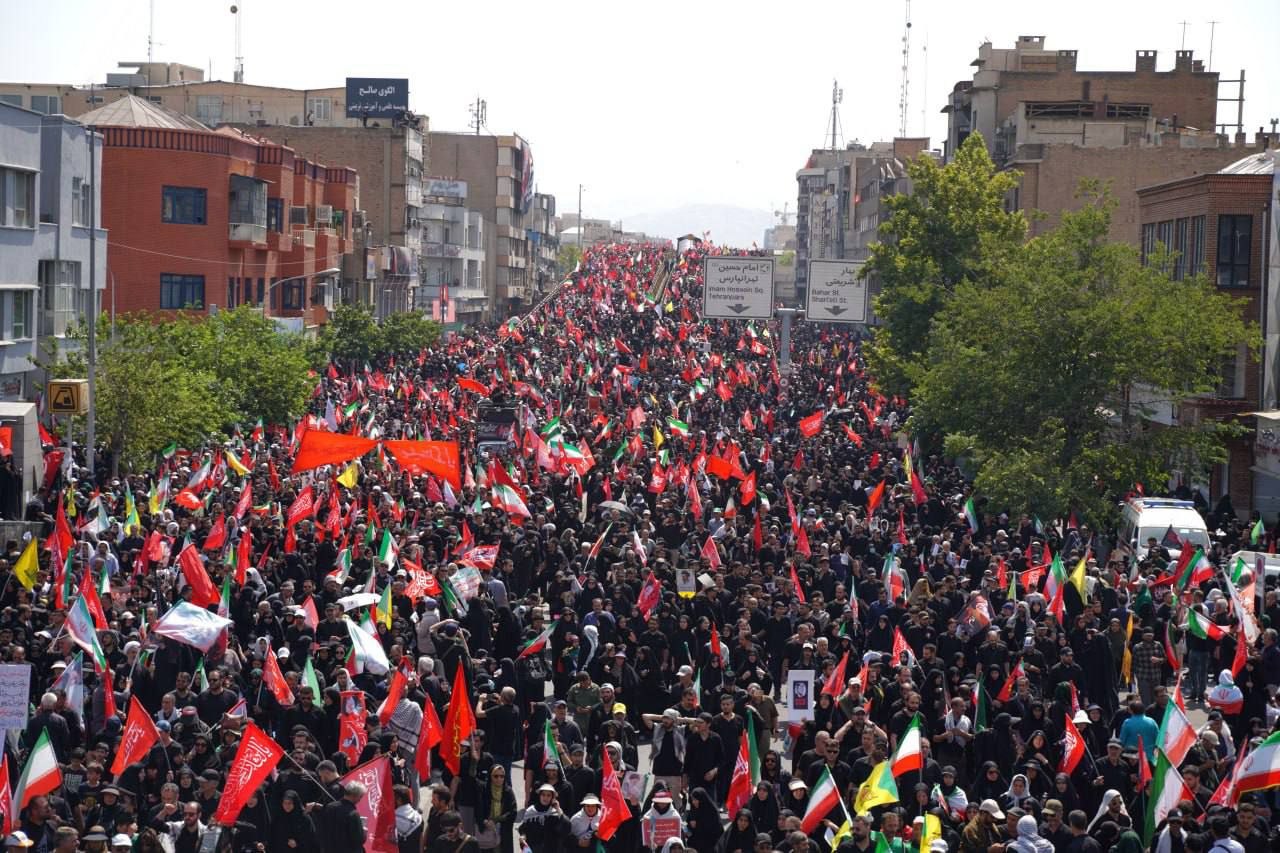 فایننشال تایمز: تشییع رهبر شهید ایران از بزرگترین مراسمهای تاریخ معاصر است فایننشال تایمز: تشییع رهبر شهید ایران از بزرگترین مراسمهای تاریخ معاصر است