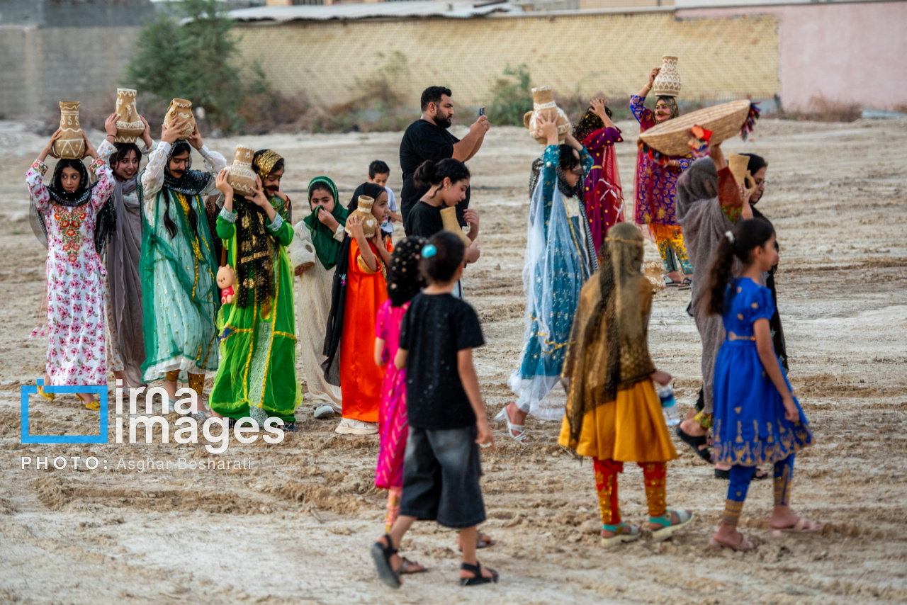 کاروان آیینی و موسیقایی جشنواره باستانی «چارو» کاروان آیینی و موسیقایی جشنواره باستانی «چارو»