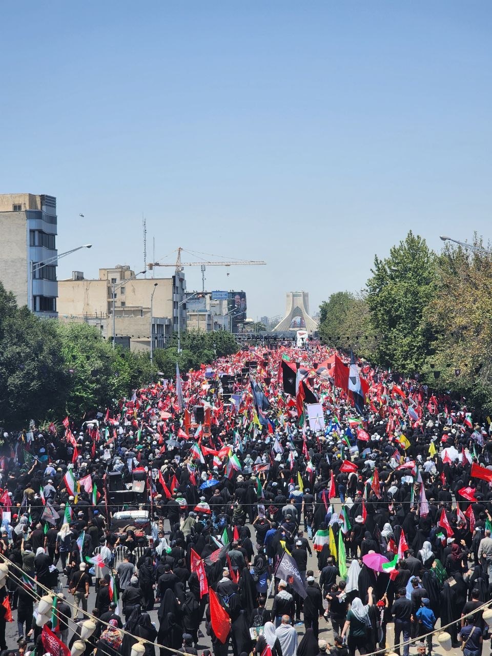 فایننشال تایمز: تشییع رهبر شهید ایران از بزرگترین مراسمهای تاریخ معاصر است فایننشال تایمز: تشییع رهبر شهید ایران از بزرگترین مراسمهای تاریخ معاصر است
