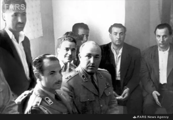 شهید طیب حاج رضایی در یکی از دستگیری&zwnj;های خود در اواسط دهه 30