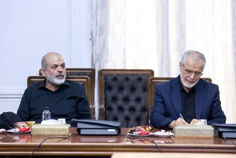 حضور سردار احمد وحیدی در ستاد برگزاری آیین تشییع آقای‌ شهید انقلاب