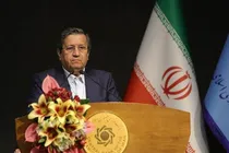 همتی: کاهش قیمت دلار ادامه خواهد داشت