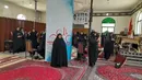 عطر خدمت در عزای حسین(ع)؛ تجلیل از پیر بسیجیِ خوش‌نام رزکان در مراسم عزاداری خواهران