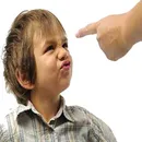 عواقب حمایت و بی‌توجهی بیش‌از حد به کودک