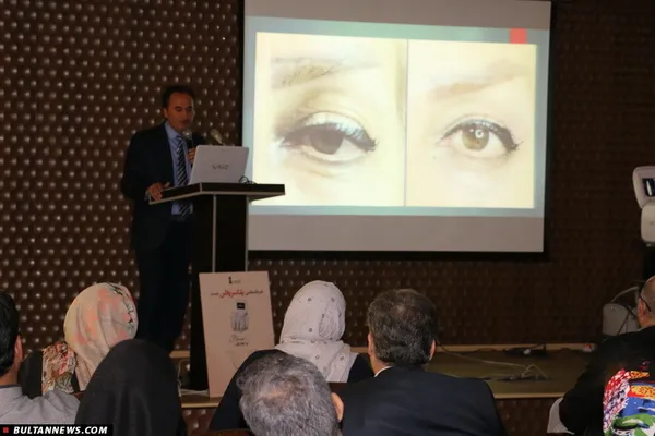 آقای دکتر جلیل زاده در حال انتقال تجربیات خود