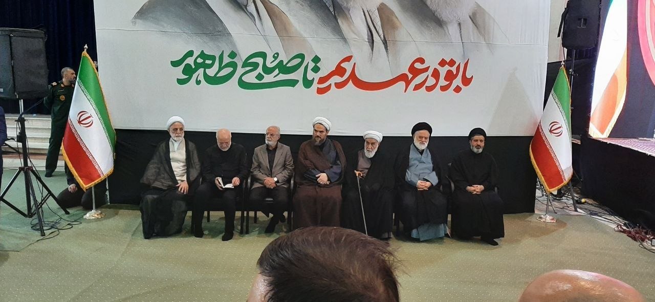 حضور خانواده رهبر شهید، مسئولان عالیرتبه، فرماندهان نظامی و چهرههای سیاسی، فرهنگی و اجتماعی در مراسم چهلمین روز خاکسپاری حضور خانواده رهبر شهید، مسئولان عالیرتبه، فرماندهان نظامی و چهرههای سیاسی، فرهنگی و اجتماعی در مراسم چهلمین روز خاکسپاری