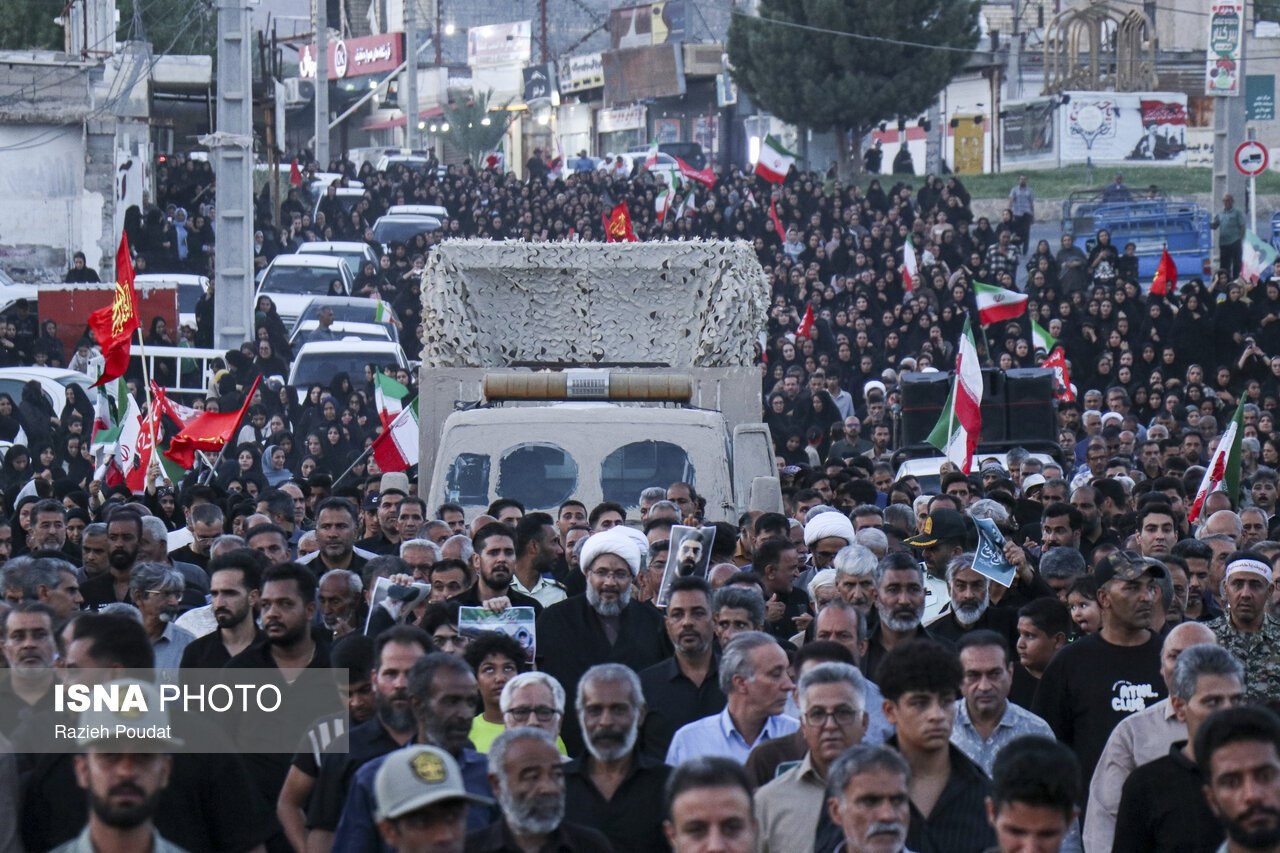 تشییع و تدفین ۳ شهید خانواده محیطبان هرمزگانی تشییع و تدفین ۳ شهید خانواده محیطبان هرمزگانی