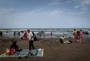 تفریح مسافران در ساحل دریای خزر+ تصاویر
