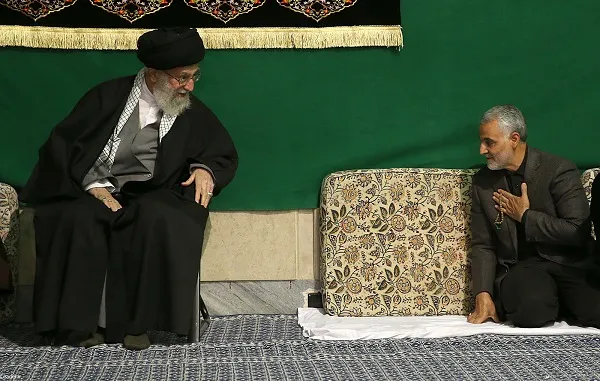 حضور سردار سلیمانی درآخرین شب عزاداری فاطمیه در حسینیه امام خمینی