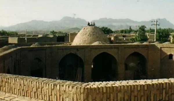 این بنا در دوران قاجار در این محوطه ساخته شد. فاصله&zwnj;ی این رباط تا شهر بردسکن در حدود 10 کیلومتر است. رباط کبودان که از ایوانی متشکل از حیاط مرکزی، اتاق&zwnj;های 12 گانه، اتاق نماز و اصطبل تشکیل شده، بنایی فوق&zwnj;العاده زیبا را از عهد قاجار به جای گذاشته است. دیدار از این رباط به گردشگران تور مشهد توصیه می&zwnj;شود.