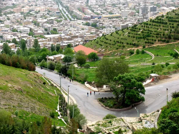 این پارک فوق&zwnj;العاده دیدنی از محبوب&zwnj; ترین تفرجگاه های سنندج و غرب کشور به شمار می&zwnj;آید و همواره انواع تورمسافرتی را می&zwnj; توان در آن مشاهده کرد. این پارک با موقعیت خاص خود در شب ها جلوه&zwnj;ای خاص از شهر را به نمایش می &zwnj;گذارد و مملو است از رستوران&zwnj;های تراز اول و فوق&zwnj;العاده. درضمن بازار سنتی سنندج، چهار باغ و موزه سنندج از دیگر دیدنی&zwnj;هایی هستند که لازم است در طول تورمسافرتی خود به این شهر از آنها بازدید نمائید.