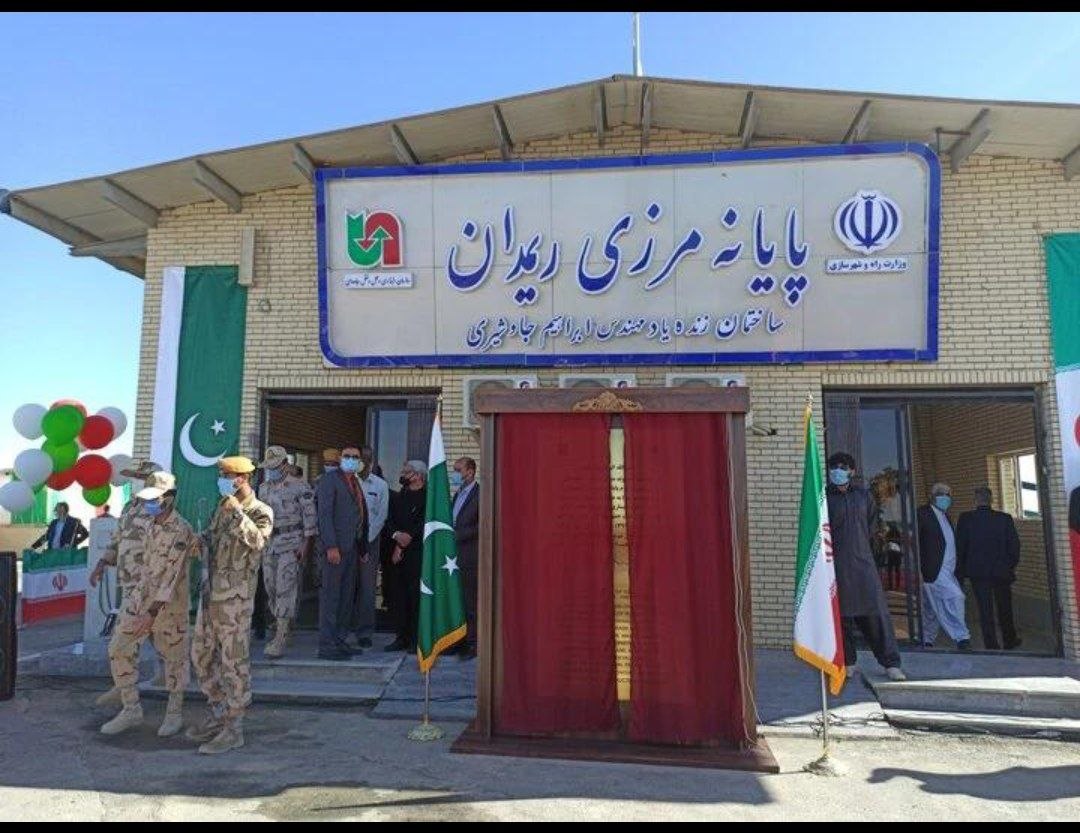 ریمـدان؛ مرزی گرفتار در صف، کمبود زیرساخت و ضعف هماهنگی دستگاهها / ۳ هزار کامیون در انتظار، رانندگان بدون حتی یک سرویس بهداشتی! ریمـدان؛ مرزی گرفتار در صف، کمبود زیرساخت و ضعف هماهنگی دستگاهها / ۳ هزار کامیون در انتظار، رانندگان بدون حتی یک سرویس بهداشتی!