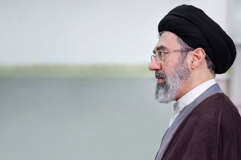 پاسخ رهبر انقلاب به نامه دانشجویان؛ تا رسیدن به قلّه‌های پیشرفت هم‌عهدیم